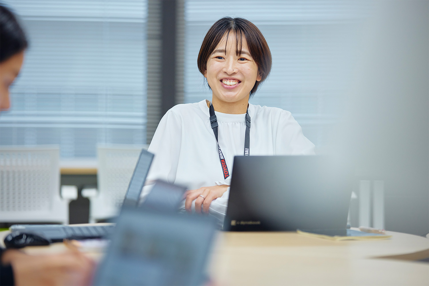 楽天市場あす楽エプロン キッズ 三角巾付き キッズエプロン M 817739-NV フレンズヒル 子供用 三角巾セット こども 男の子 女の子100cm 110cm 120cm お手伝い 料理 保育園 幼稚園 小学校 給食 工作 調理実習 入園 入学 通園グッズ 無地 シンプル 三角巾セット