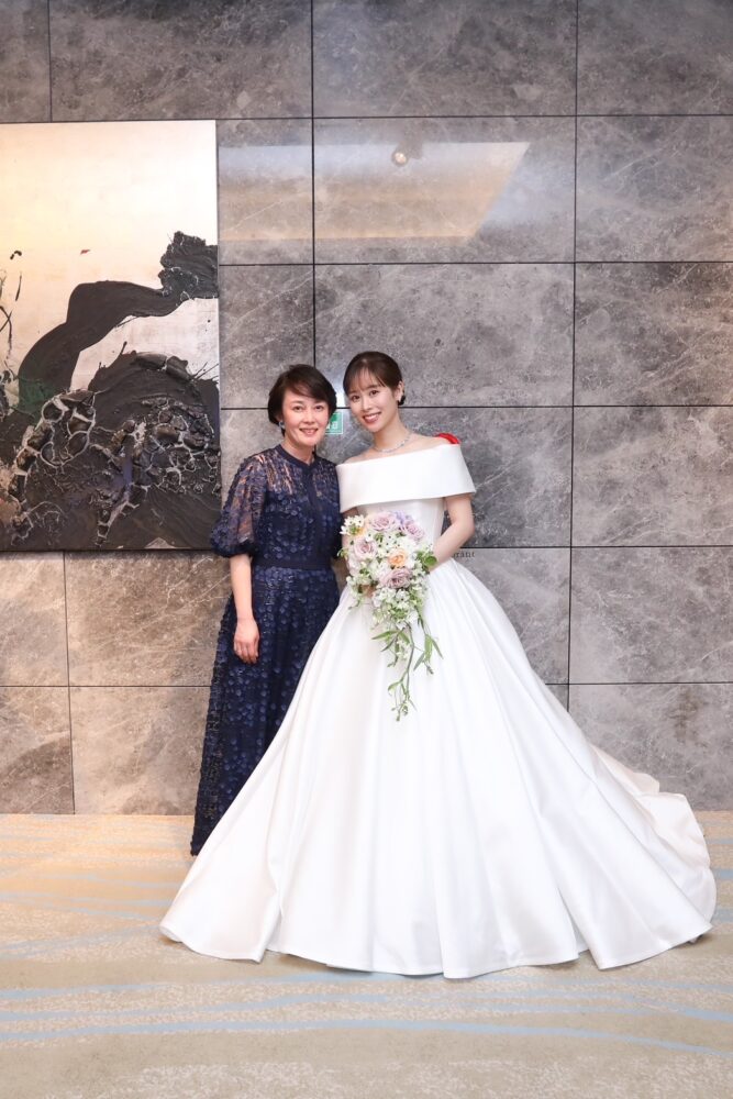 結婚式で母親が着用する「マザードレス」とは？ 選び方や着こなしの基本マナー - 晴れ着の丸昌横浜店 晴れ着のアレコレ