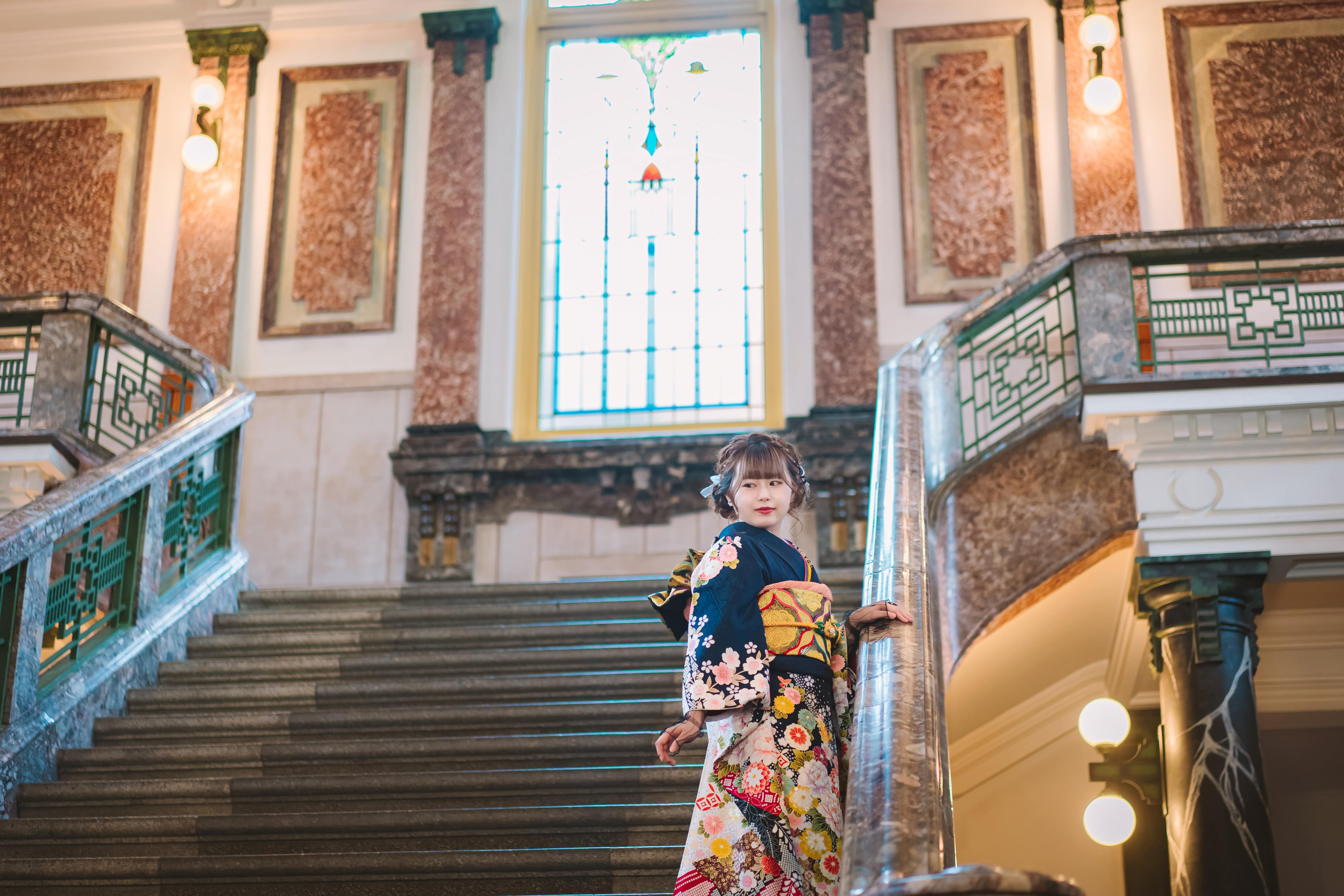 ステンドグラスの美しい名古屋市政資料館で成人式の前撮り振袖ロケーション撮影出張撮影*Maity Photography*まいてぃ こまつまい 出張フォトグラファー愛知・豊明市から全国へ✈️