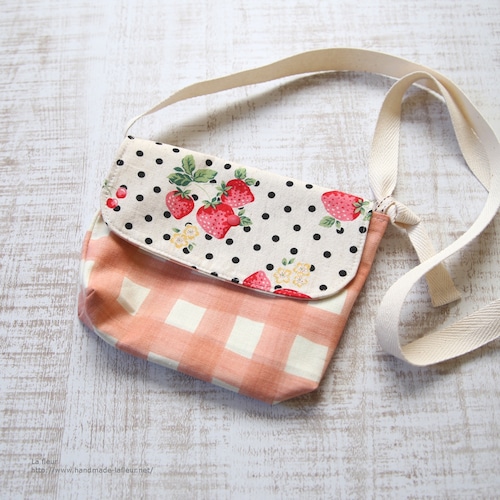 ショルダーバッグ 子供 女の子 男の子 ベビー 幼児 手作り 毛糸 編み込み かわいい キャラクター ひつじ ミニ 軽量 日常使い ぬいぐるみ 秋ショルダーバッグ ニットバッグ 恐竜型 斜めがけ 軽量 手作り 小物入れ 小さな編みバッグ ミニ財布 かわいい 動物 人気 男の子