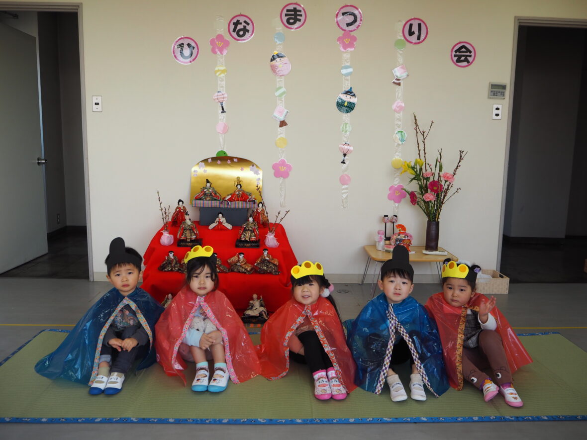 ひな祭り おひなさま 雛人形 画用紙 壁面製作 製作キット 保育園 壁面製作 お雛様 ひな祭り 製作キット 製作 壁面 装飾 飾り 3月 春 保育園施設 型紙 保育製作キット販売☺︎ 通販 13220008Creema クリーマ