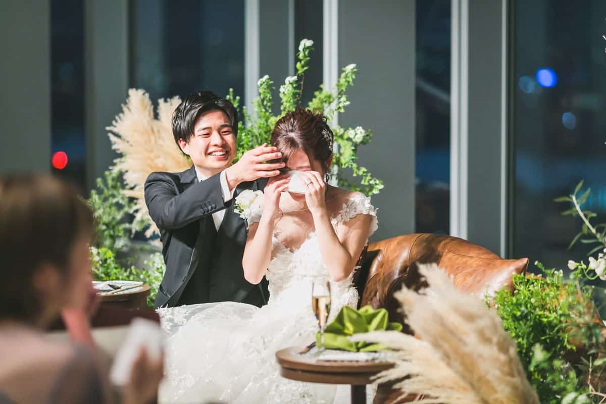 結婚式で喜ばれるサプライズ演出を紹介！成功させるポイントも押さえ思い出の式に