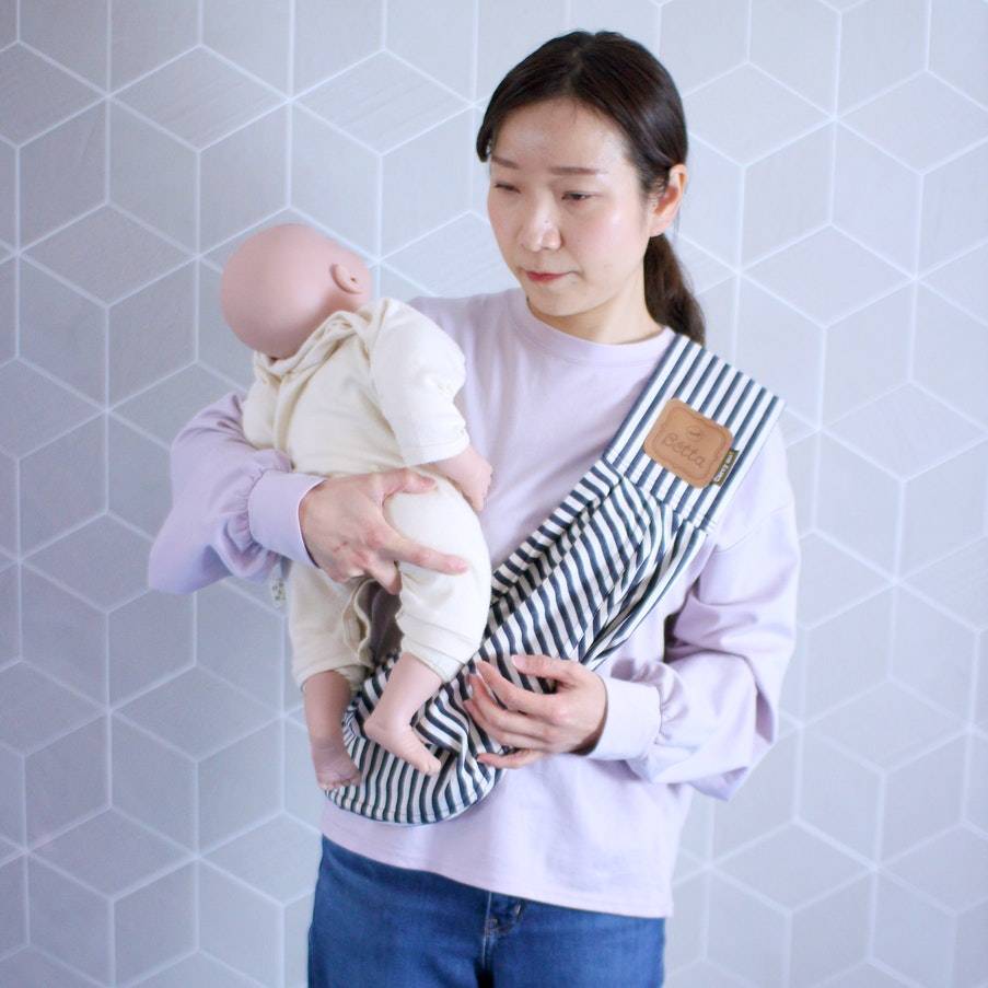 新生児の赤ちゃんを抱っこする方法とコツ、注意点は？縦抱きしてもOK？ 実例写真付きで医師解説Baby-mo ベビモ