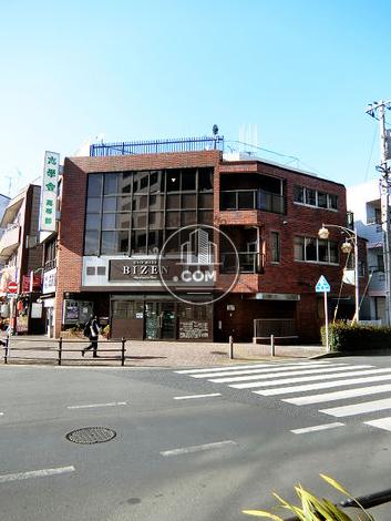 東伏見駅ロータリーで袖看板と正面看板撤去工事（参考価格517,000円税込） – 杉並の看板屋 シミズ工芸