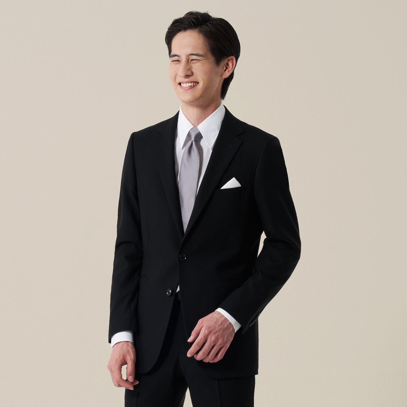 結婚式にぴったりなポケットチーフはどう選ぶ？折り方の図解やおしゃれな合わせ方もご紹介結婚ラジオ結婚スタイルマガジン