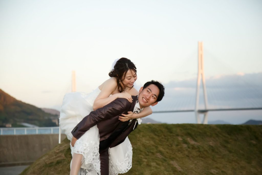 漫画、イラスト、撮影にそのまま使えるポーズ多数 『リアルなしぐさが見つかる ときめく男女ポーズ集 神技作画資料集』2023年10月2日 月 発売！株式会社KADOKAWAのプレスリリース