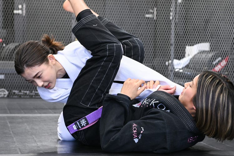 柔道】女子柔道・寝技から絞め技へ！恐怖のコンボ発動・・【凄技】women's judo choke