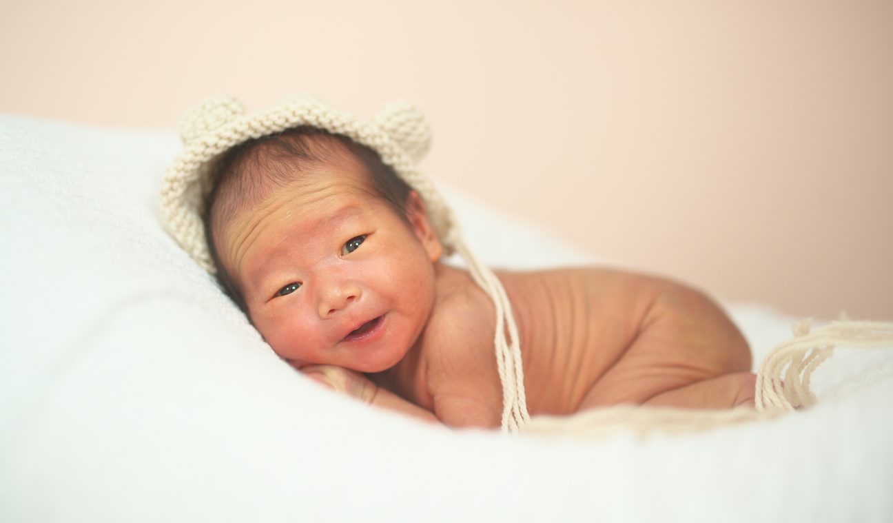 息子を抱いた夫の友人が「赤ちゃんってブサイク！」夫が怒るもまだ言い続け 別の友人 ベビーカレンダ