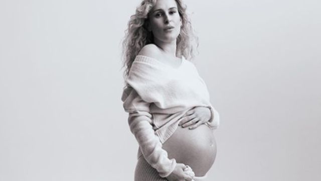 本人も家族も辛い」 認知症のブルース・ウィリスさん、妻が心境吐露 - CNN.co.jp