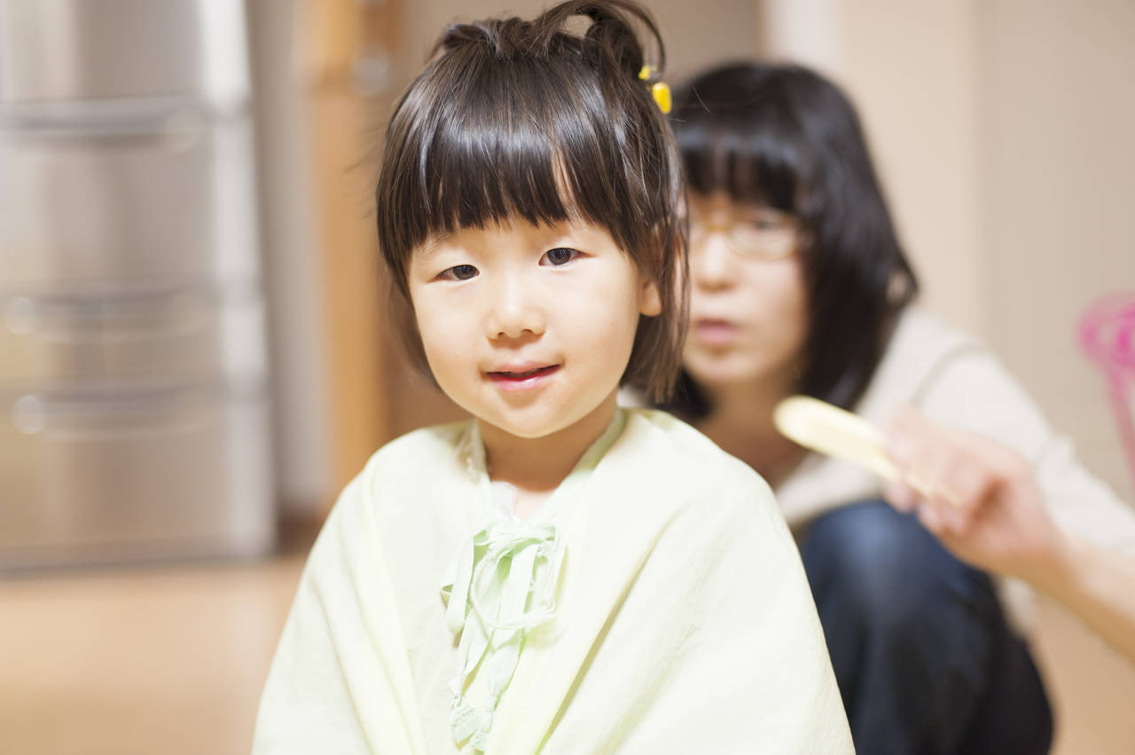 自宅で簡単！子どものヘアカット 3 ロングヘアの切り方子育てに役立つ情報満載 すくコムNHKエデュケーショナル