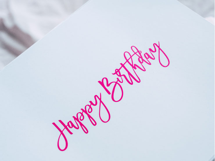 友達の誕生日におすすめ「英語メッセージ」例文&アイデア4つ友達の誕生日プレゼントを探せるサイト