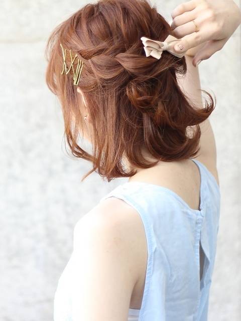 編み込み重点特訓動画✌🏻, 慣れればボブでもこのくらい凝ったアレンジもできるよ〜！, 来月くらいにはインスタライブしたいなできるかな,3歳さんのヘアアレンジヘアアレンジ女の子ヘアキッズヘアアレンジボブアレンジ編み込み結婚式ヘアアレンジ