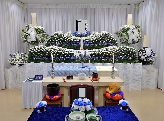 葬儀で使用する祭壇の役割とは？宗教別の祭壇の種類や選び方、費用を解説メモリアルアートの大野屋