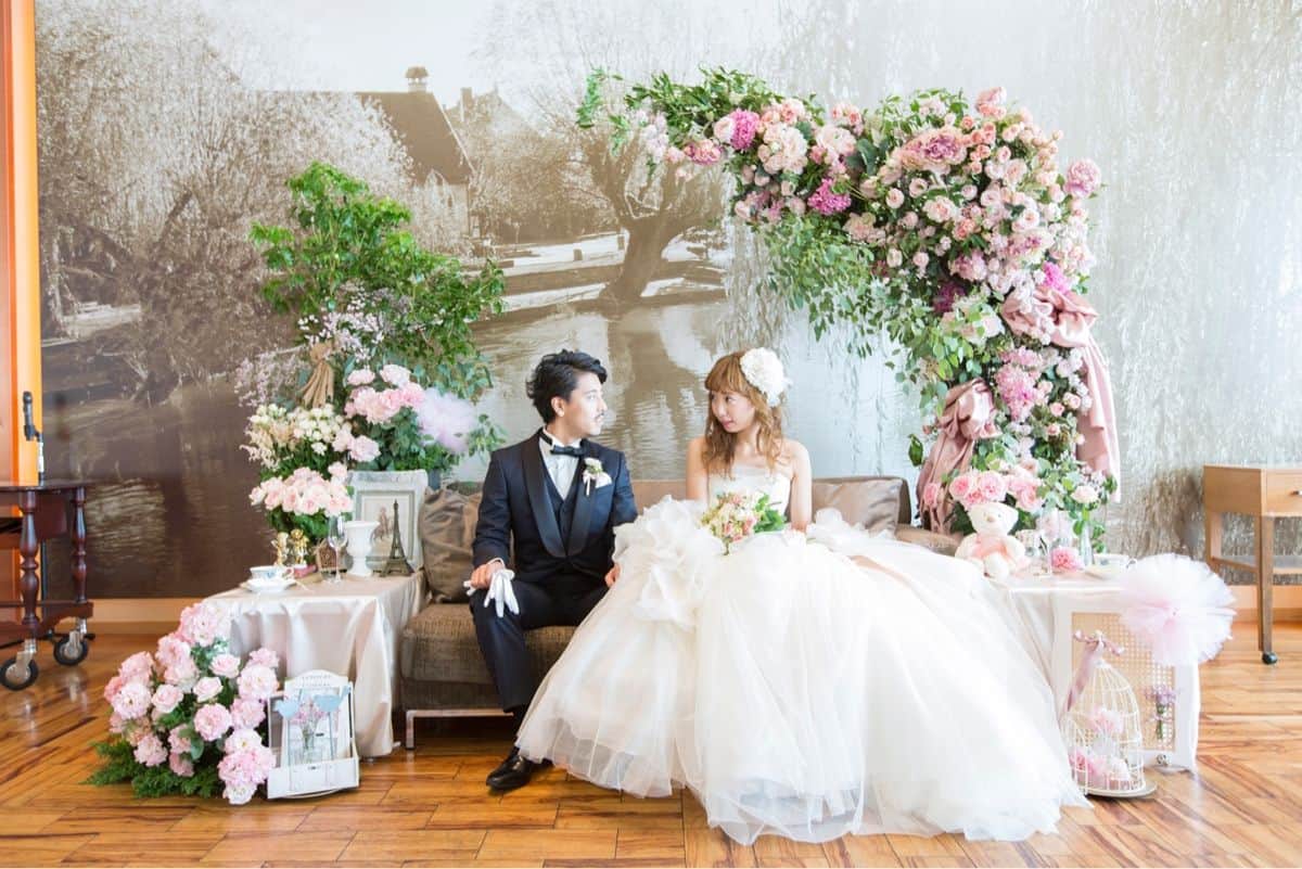 今注目の「高砂ソファ」を取り入れた結婚式のオシャレアレンジ！ マイナビウエディング プレミアムヴェニュ