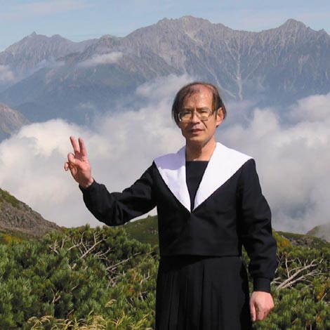 テレ朝POST » 毎日セーラー服を着続け“都市伝説”になったサラリーマン セーラー服で仕事＆晩酌 衝撃の日常