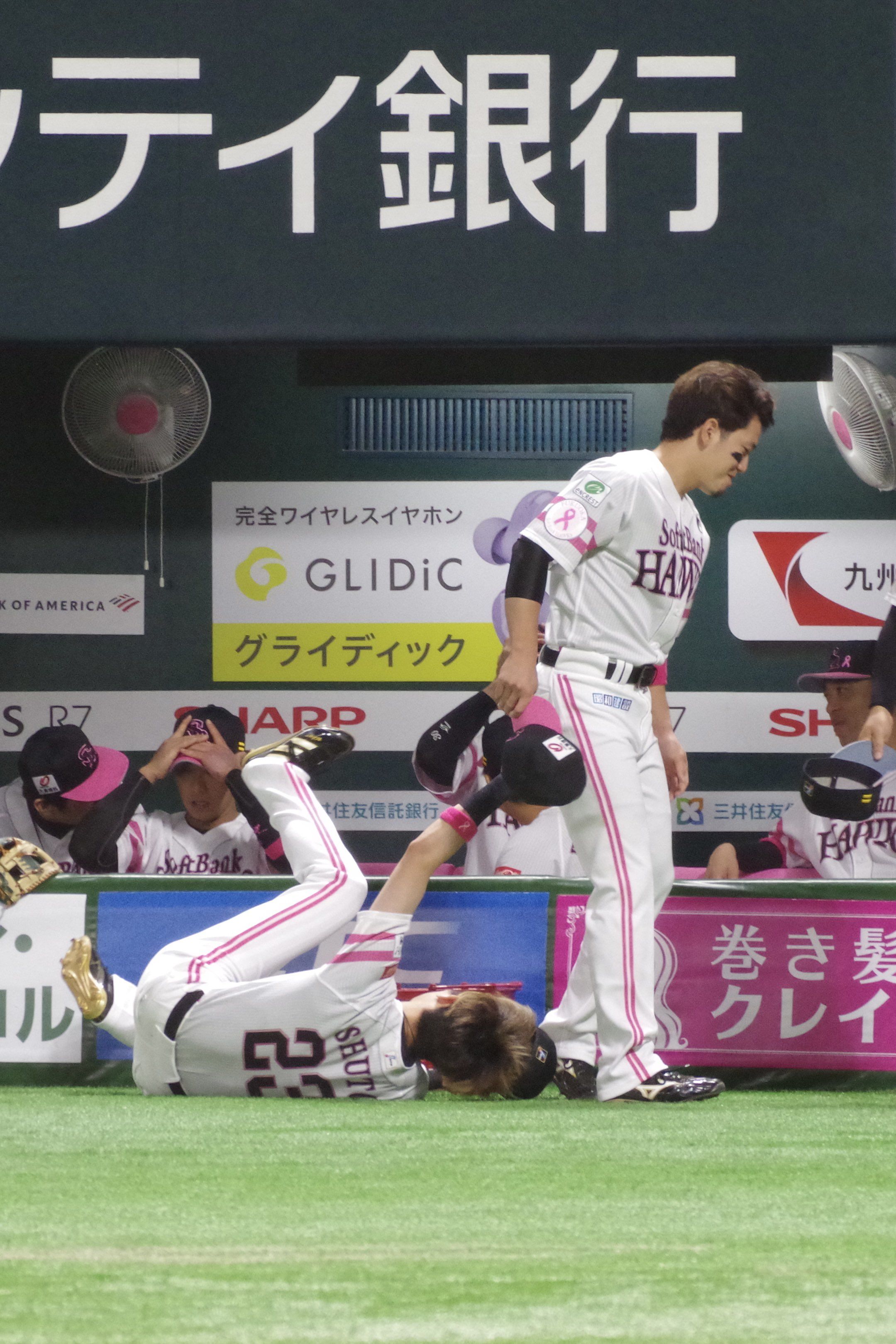 優勝へ翔ぶ！周東佑京しか追いつけない超ミラクルダイビングキャッチ！ ぎゅっスポ！ホークスこぼれ話 放送内容ぎゅっとKBC九州朝日放送