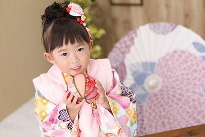 七五三3歳髪型自分でできる簡単ヘアセット13選！おだんご～ボブヘア♪髪が少なくてもセルフアレンジできた出張撮影ナビ