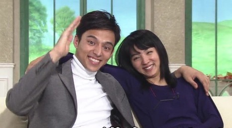 水原希子と満島ひかりの妹が競演！水原佑果と満島みなみがスターバックスのファッションショー形式の新作発表会に登場 - YouTube