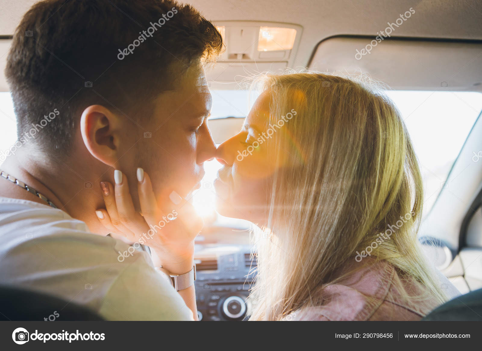 Amazon.co.jp: カップルフィギュアカーインテリアオーナメントキスカップル人形の装飾品,キスの男の子と女の子の車 の装飾、女性の女の子のギフトのための車のダッシュボードアクセサリー : 車＆バイク