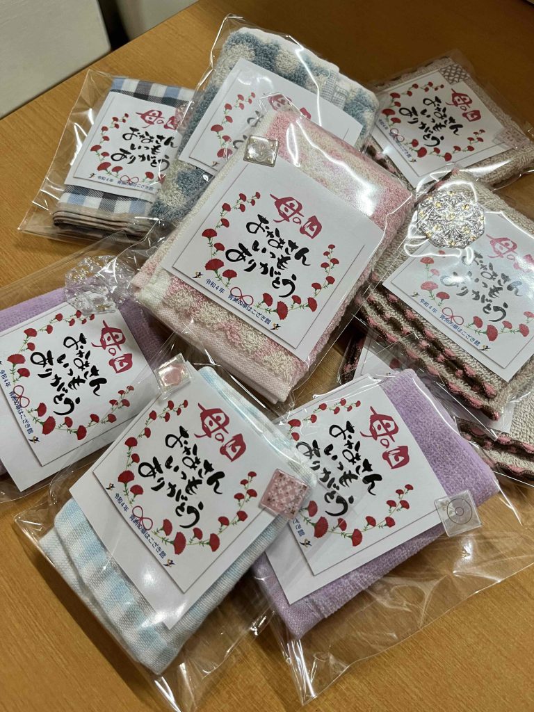 母の日 イベント後に記念撮影 一部ですいません 週末はたくさんの方にご面会にも来ていただけました。来年はご家族も交えてのイベント＆記念撮影を計画しております。 ウエルハイムヨコゼ横瀬町秩父特養の日常母の日ウエルハイム・ヨコゼからのお知らせ