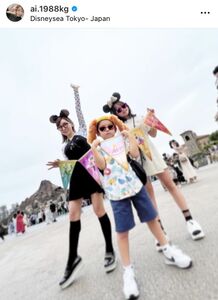 直筆サイン 加護亜依写真集「金曜日」 加護亜依、フライデー激写をパロディ化したセクシ