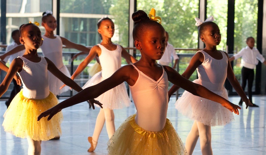 南ア・スラムで踊るバレエ」。スラムキッズがトゥシューズで挑む、貧困地区の明日HEAPS