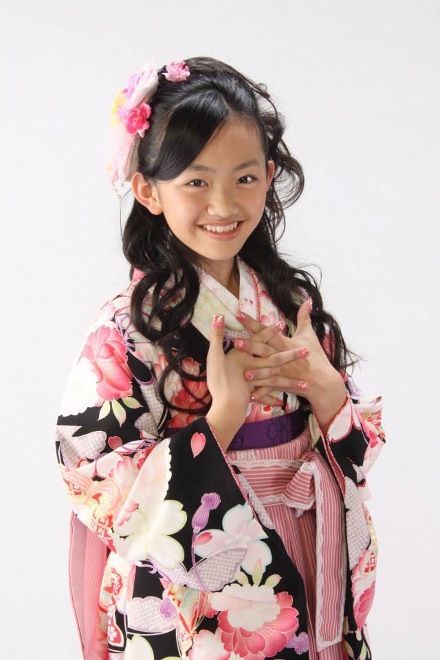 決定版 小学生の卒業式袴に似合うヘアスタイルと髪飾り大正ロマンリボンをつけて袴コーデに彩りを