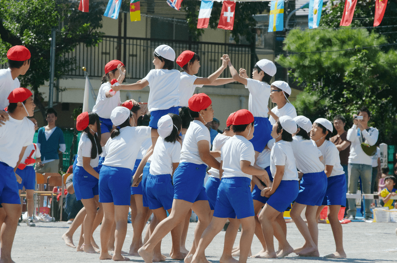 マスクなし写真は恥ずかしい 卒業アルバムの写真「加工したい」高校生の4割 「マスク下は知られていなかったのに」 まいどなニュース