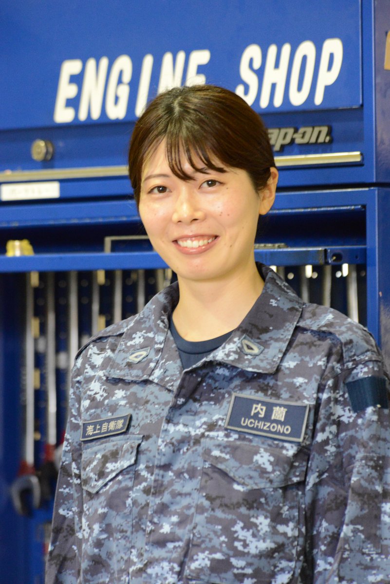 陸・海・空の女性自衛官 何をするときでも精一杯頑張ります。自衛官募集 のためのグッズ作成、募集対象者への説明 自衛官寮課業外のヒトコマ 勤務終了と同時に外出準備陸上自衛隊海上自衛隊航空自衛隊女性活躍活躍中一生懸命笑顔頑張ってます