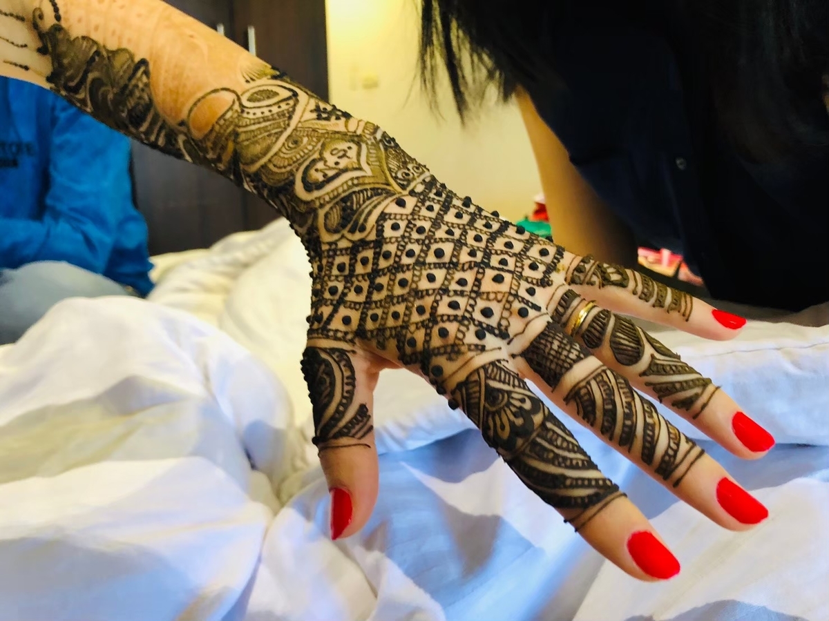 結婚式の当日に花嫁様のご自宅へ、タトゥーカバー タトゥー隠し の出張をさせて頂きました♪ 去年の夏頃、前撮り撮影の際にも、施術をさせて頂きました♪施術が終わり、ご自宅を出るとすぐに、ラインから、『今日はありがとうございました』とメッセージもくださいまし