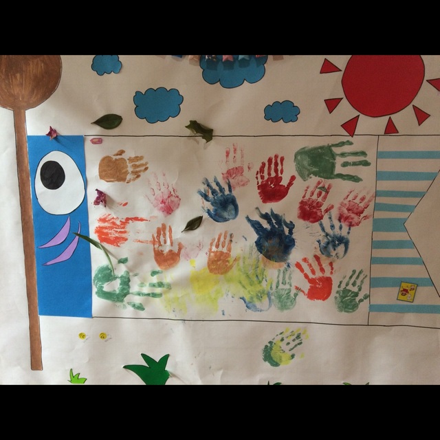 鯉のぼり見に行ったよ』 晴れた日のある日 それぞれに鯉のぼりを見に お散歩に行きました♪ 「大きいね！」 「どれがお父さんかな❓」なんて会話が聞こえてきました😊 楽しいこどもの日になりますように！ほほえみ保育園こどもの日鯉のぼりすくすく育ちますよう