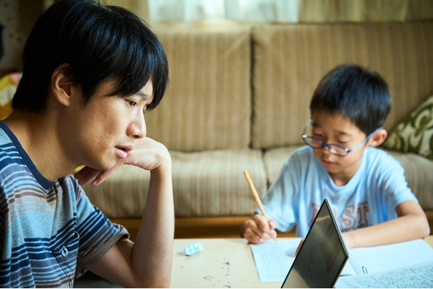 趣里「『ブギウギ』の撮影現場でも『ほかげ』と共に居ました」映画『ほかげ』公開記念舞台挨拶 – NB Press Online