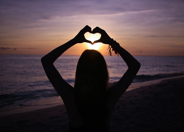 25年夏 大人のデートスポットNEWS 最先端のバーラウンジ、東京駅を望む絶景ビアガーデンで夏を満喫Web eclat50代 女性のためのファッション、ビューティ、ライフスタイル最新情報