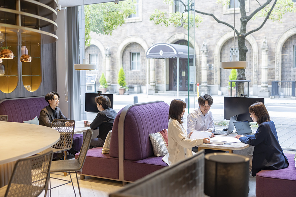 いま話題のオフィスのファミレス席とは？レイアウト例と共に解説コラムオフィス移転・レイアウト・デザインコクヨマーケティング