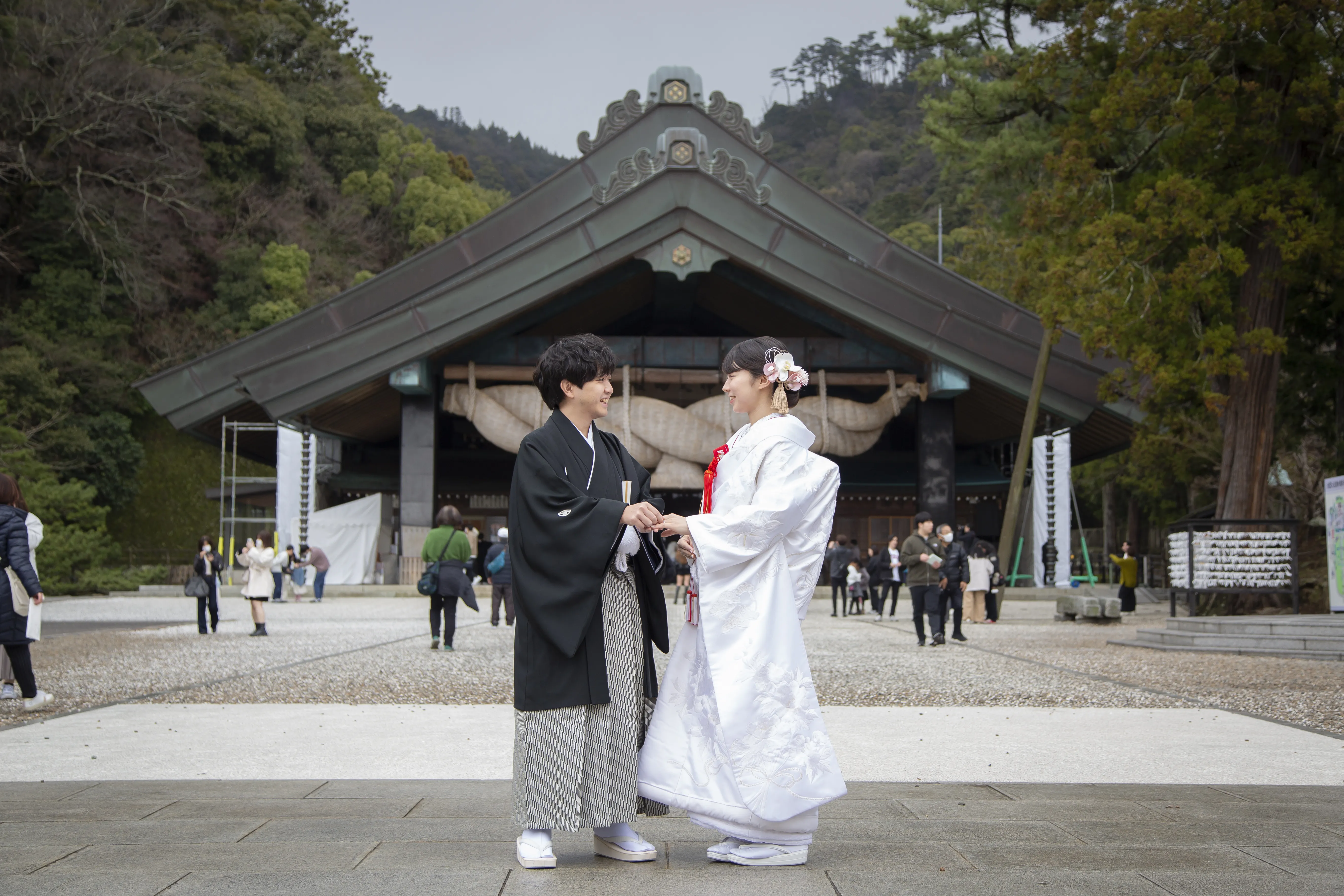 婚約したらカップルで縁結びのお礼参りをしようフォトウェディング・結婚式の前撮り HowToコラム