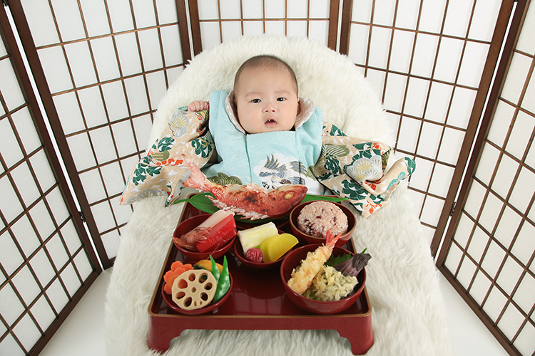 お食い初めは写真撮影も思い出に！百日祝いにおすすめのスタジオ特集プレシュスタジオ