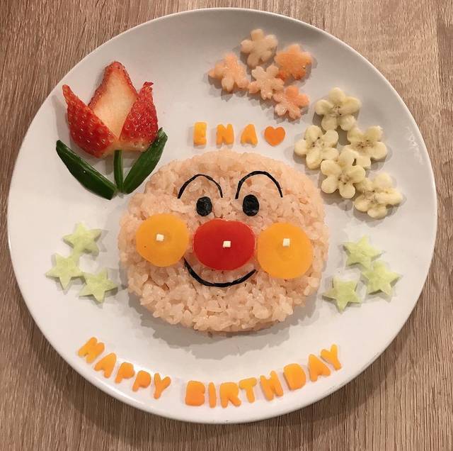 大変お世話になった知人のかわいいご子息の1歳バースデーに製作させていただきました🎂アンパンマンは娘が0歳の時から描きまくりなのでプロですが、キャラクターのご注文は承っておりませんのでご了承ください。Happiest birthday Kaede😘!アンパンマンアンパンマン