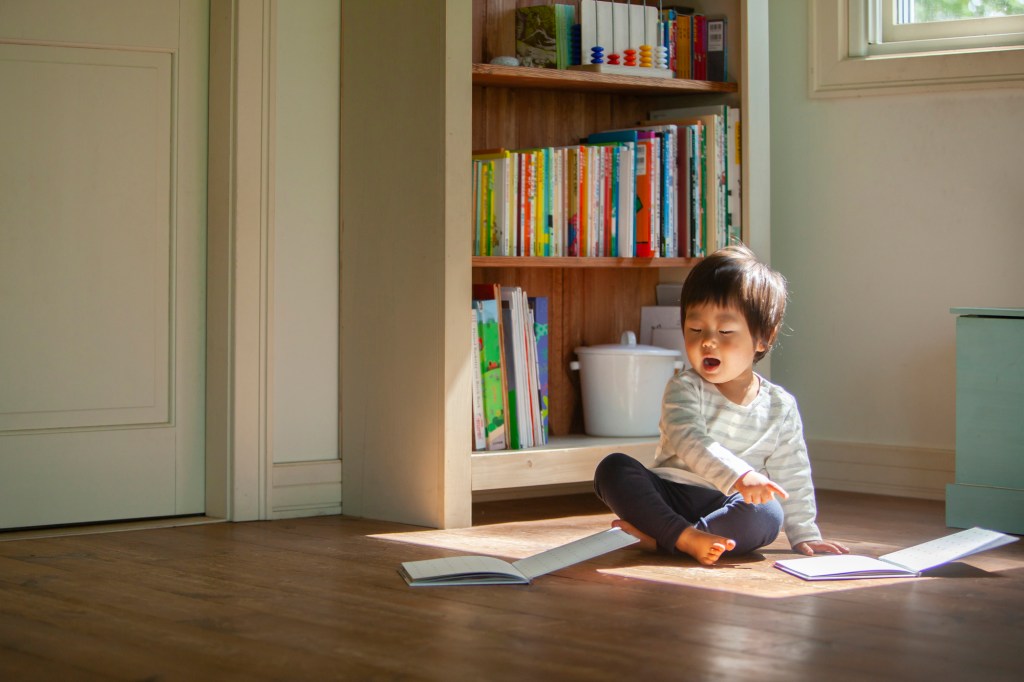 ごっこ遊びばかりで、一人遊びができません」子育て相談 モンテッソーリで考えよう！ - コクリコ講談社