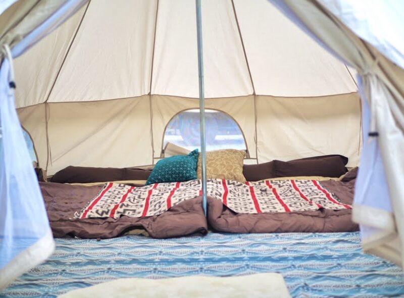 お座敷スタイルレイアウトランドロックで冬のファミリーキャンプを楽しむおすすめ装備紹介 – キャンプクエスト