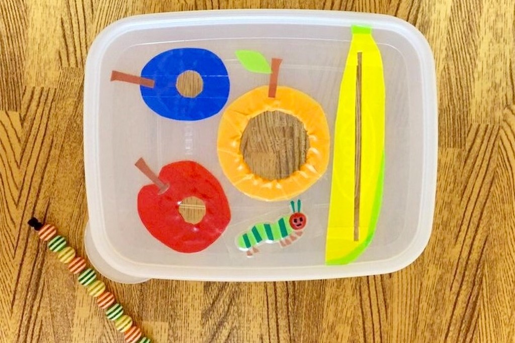 セリアのプールスティックで年齢別戦略的に遊ぼう！②じゅんこ先生が教える赤ちゃんの「七感」を鍛える戦略的遊び♪