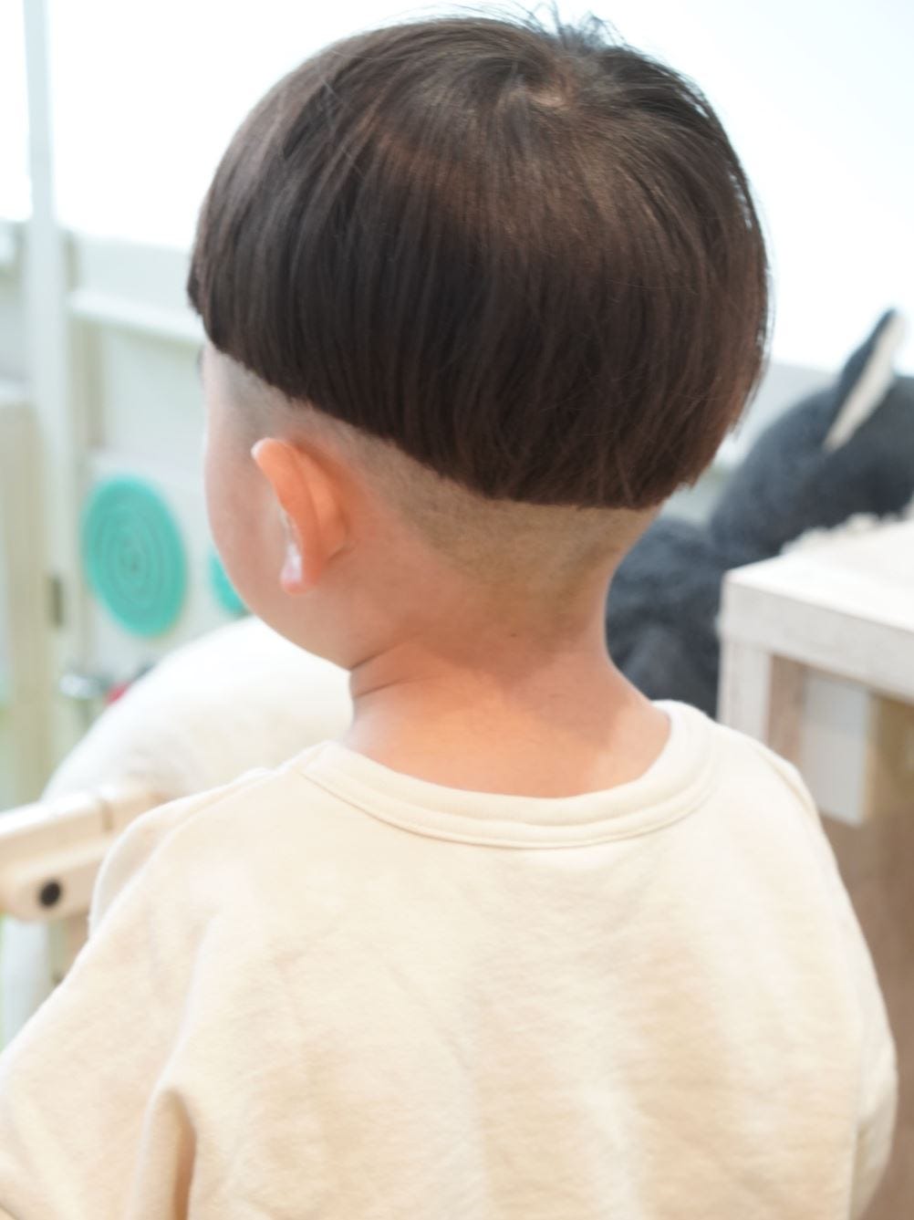 パパママ必見 美容師が教える初心者向けの子供セルフカット 自宅で出来るマッシュショート刈り上げツーブロック 男の子の髪の切り方教えます -YouTube