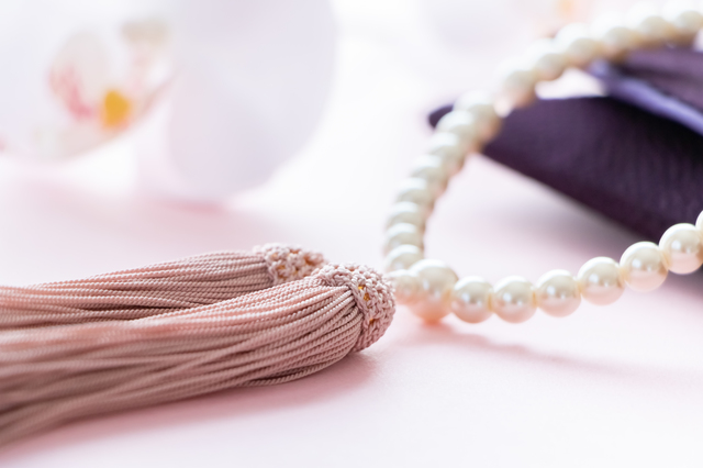 一周忌は何をする？僧侶に教わる基礎知識と、服装・花のマナー花や花束の宅配・フラワーギフト通販なら花キューピット