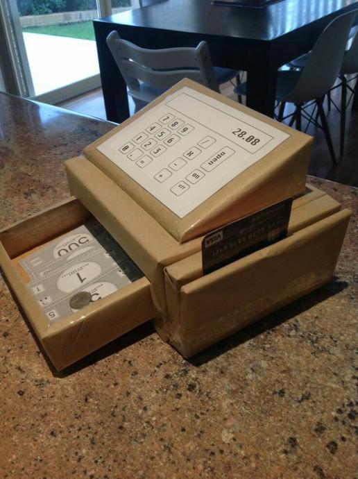 100均アイテムや段ボールで！おままごとの「レジ」手作りアイデア集