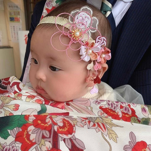 156 ヘアバンド ベビークリップ 髪飾り お宮参り 百日祝い つまみ細工❤の通販 by ねこ's shopラクマ