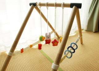 簡単！100均のフラフープでできる手作りベビージムの作り方知育せいかつ