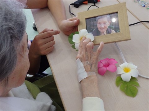 敬老の日に手作りプレゼント 紙一枚でできる、大人のフォトフレームづくりコクヨ ステーショナリ