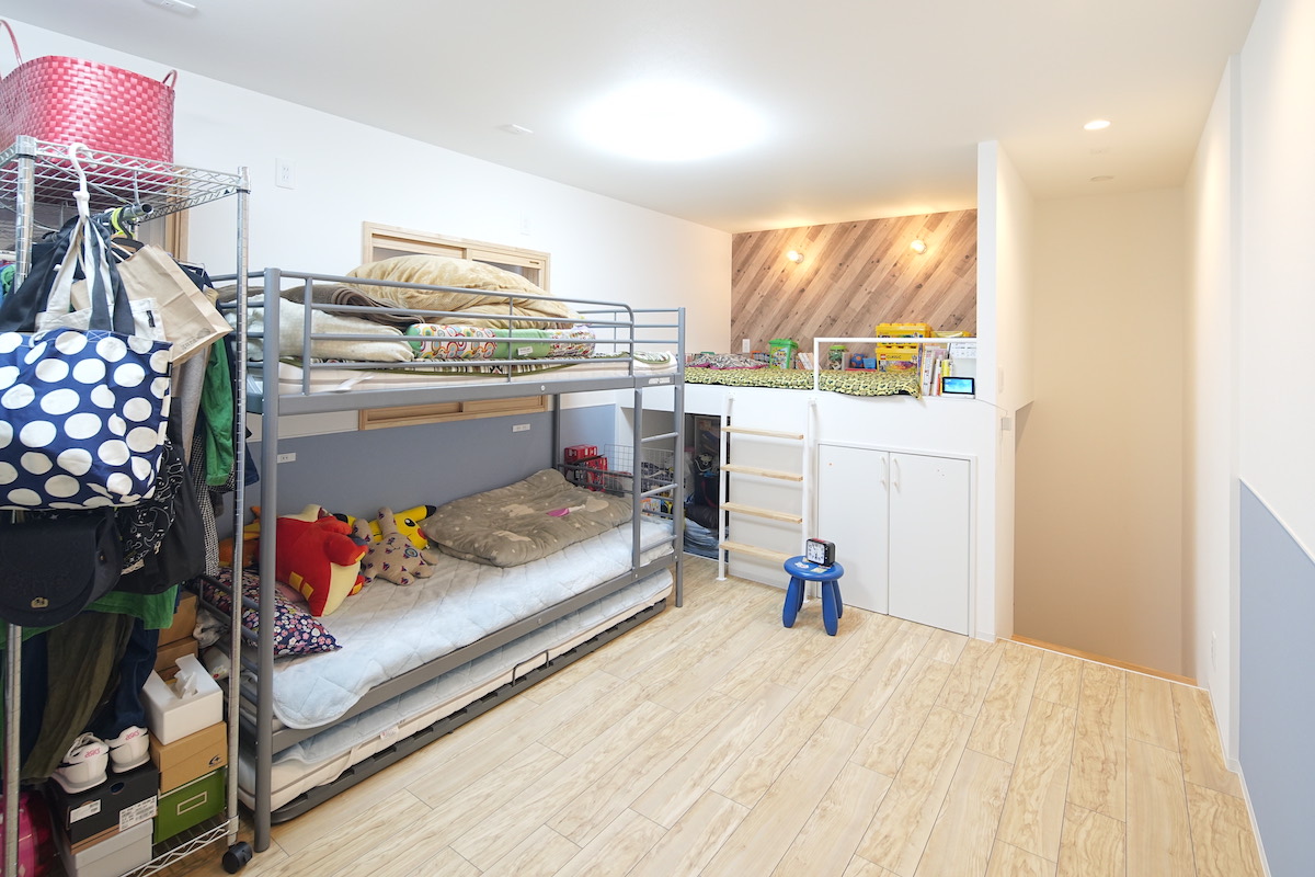 ６畳子供部屋を兄弟二人で使うために間仕切り活用したレイアウト例 - 子供部屋のレイアウト＆インテリアコーディネート