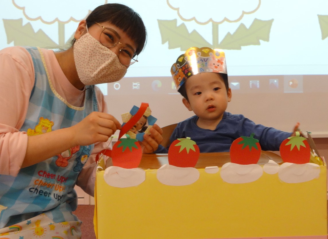 お誕生日会出し物🎂 パネルシアター「おもちゃのチャチャチャver.」 おもちゃのチャチャチャを 誕生日会用にアレンジしました✨パネルシアターはSTORESで販売開始してます😊 また、公式LINEからの配信もあります！ 是非、友達追加をお願い致します🙇‍♀️12月製作 1月