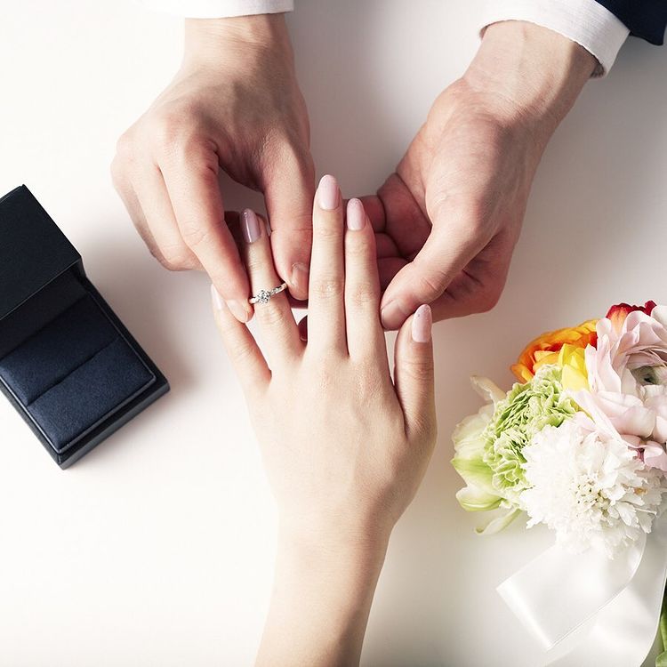 プロポーズ」と「婚約」の違いとは？ 〜意外と知らない！プロポーズ、婚約から結婚まで