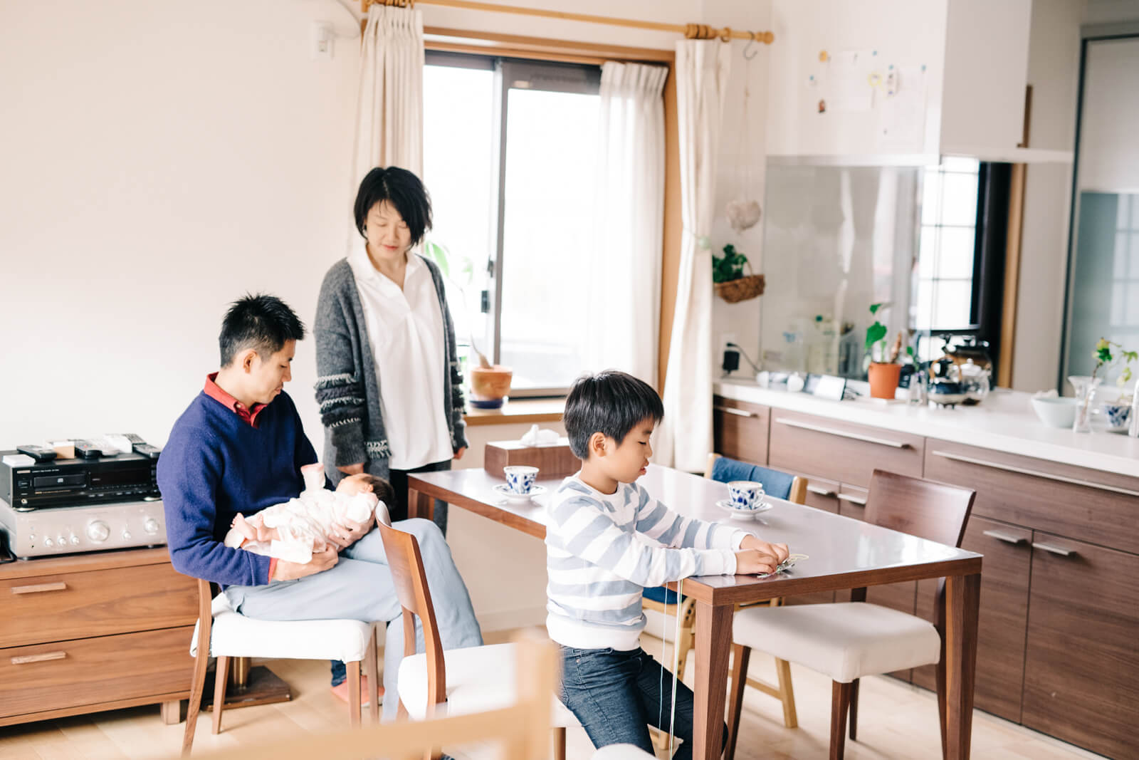 引越しと出産の報告はがきは出産前と出産後で違う?年賀状でも